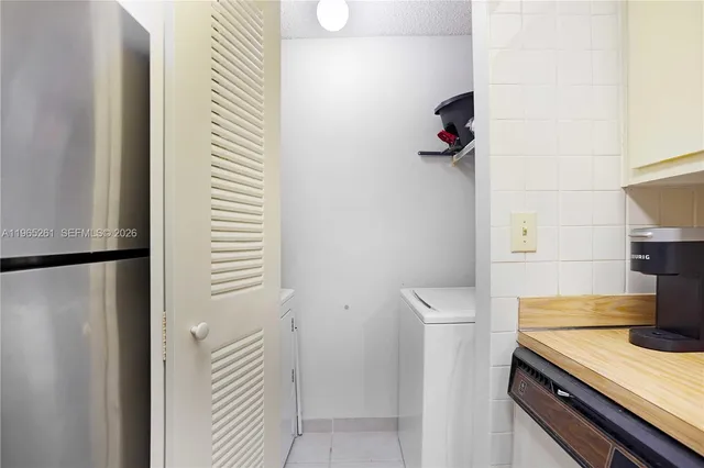 $209,000 | 927 Northeast 199th Street, Unit 104, Miami, FL 33179