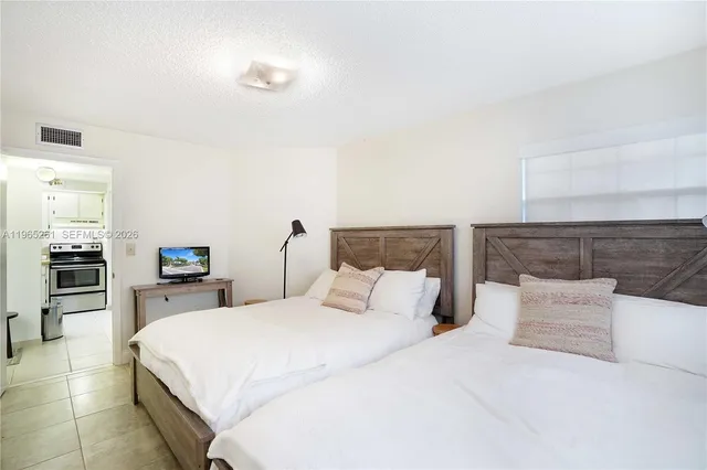 $209,000 | 927 Northeast 199th Street, Unit 104, Miami, FL 33179