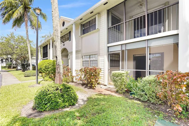 $209,000 | 927 Northeast 199th Street, Unit 104, Miami, FL 33179