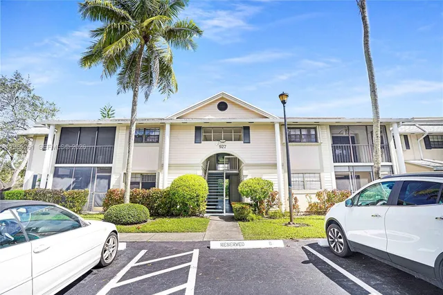 $209,000 | 927 Northeast 199th Street, Unit 104, Miami, FL 33179