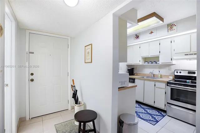 $209,000 | 927 Northeast 199th Street, Unit 104, Miami, FL 33179