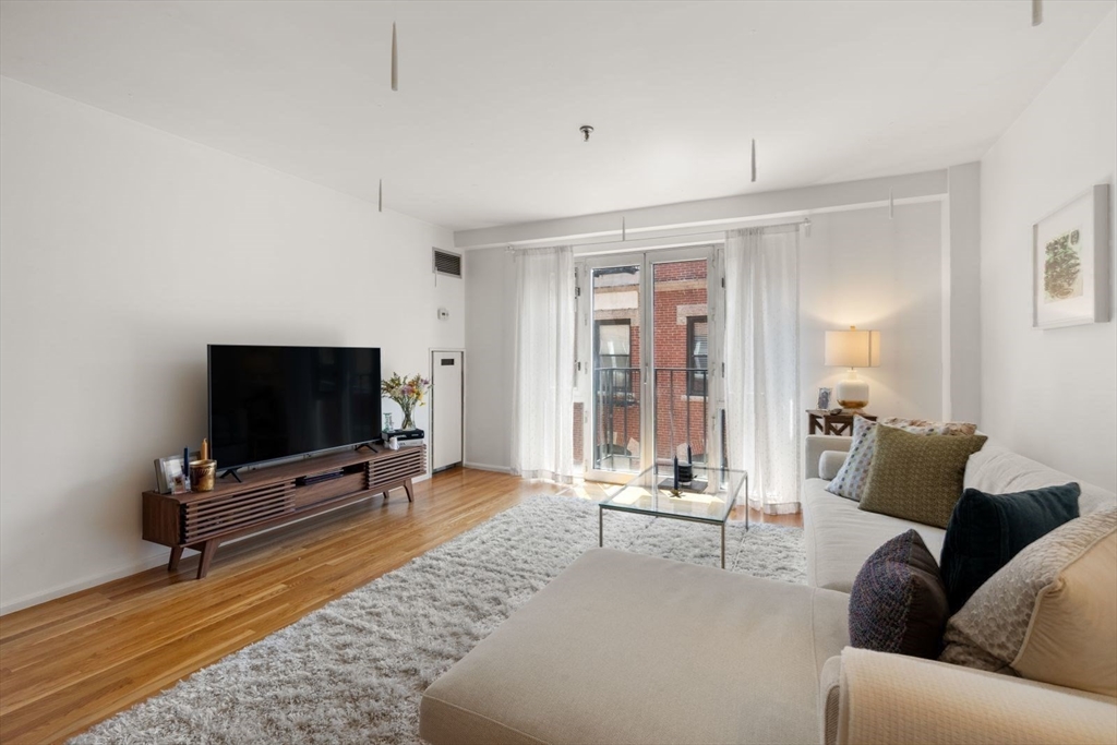 350 North Street, Unit 403 Boston, MA 02113 - Photo 3 of 31
