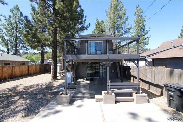 $1,800 | 407 East Meadow Lane, Big Bear City, CA 92314