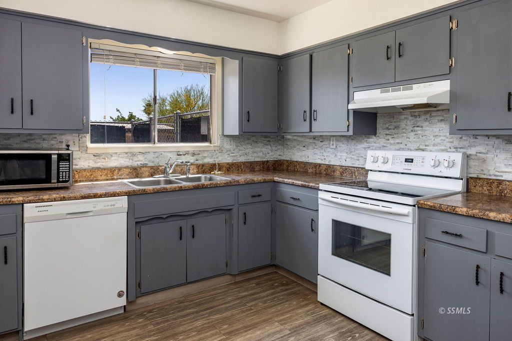 1036 West Mariposa Avenue Ridgecrest, CA 93555 - Photo 11 of 33