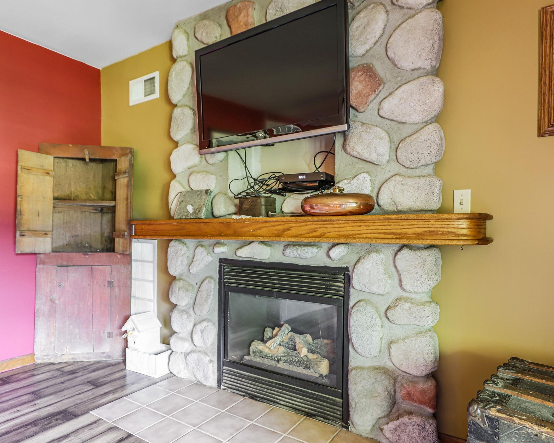 8107 West Dodge Road Montrose, MI 48457 - Photo 9 of 52 50084275-10.JPG