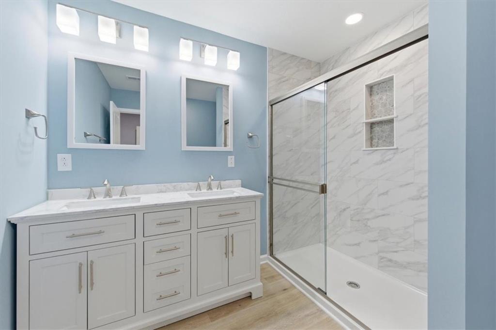 162 Foxwood Road Coraopolis, PA 15108 - Photo 22 of 42 Master Bathroom