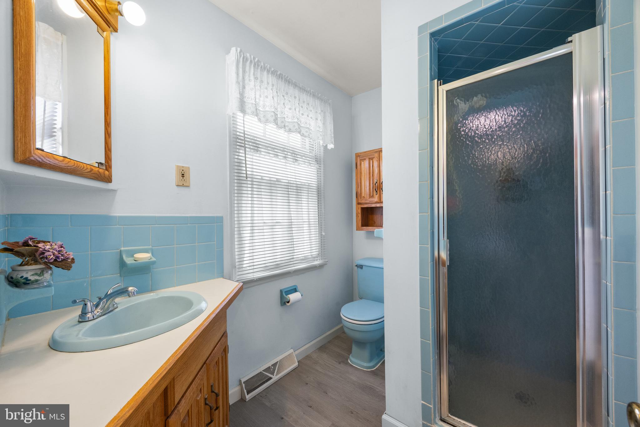 509 Holly Knoll Road Hockessin, DE 19707 - Photo 25 of 34 a bathroom with a sink toilet and shower