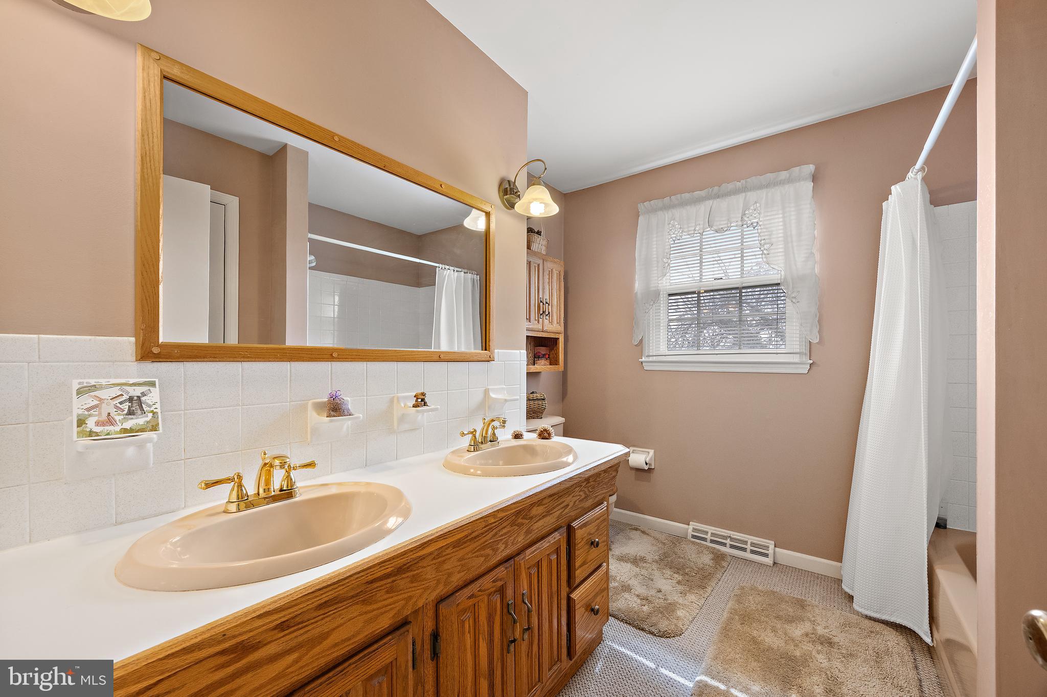 509 Holly Knoll Road Hockessin, DE 19707 - Photo 27 of 34 a bathroom with a sink and a mirror