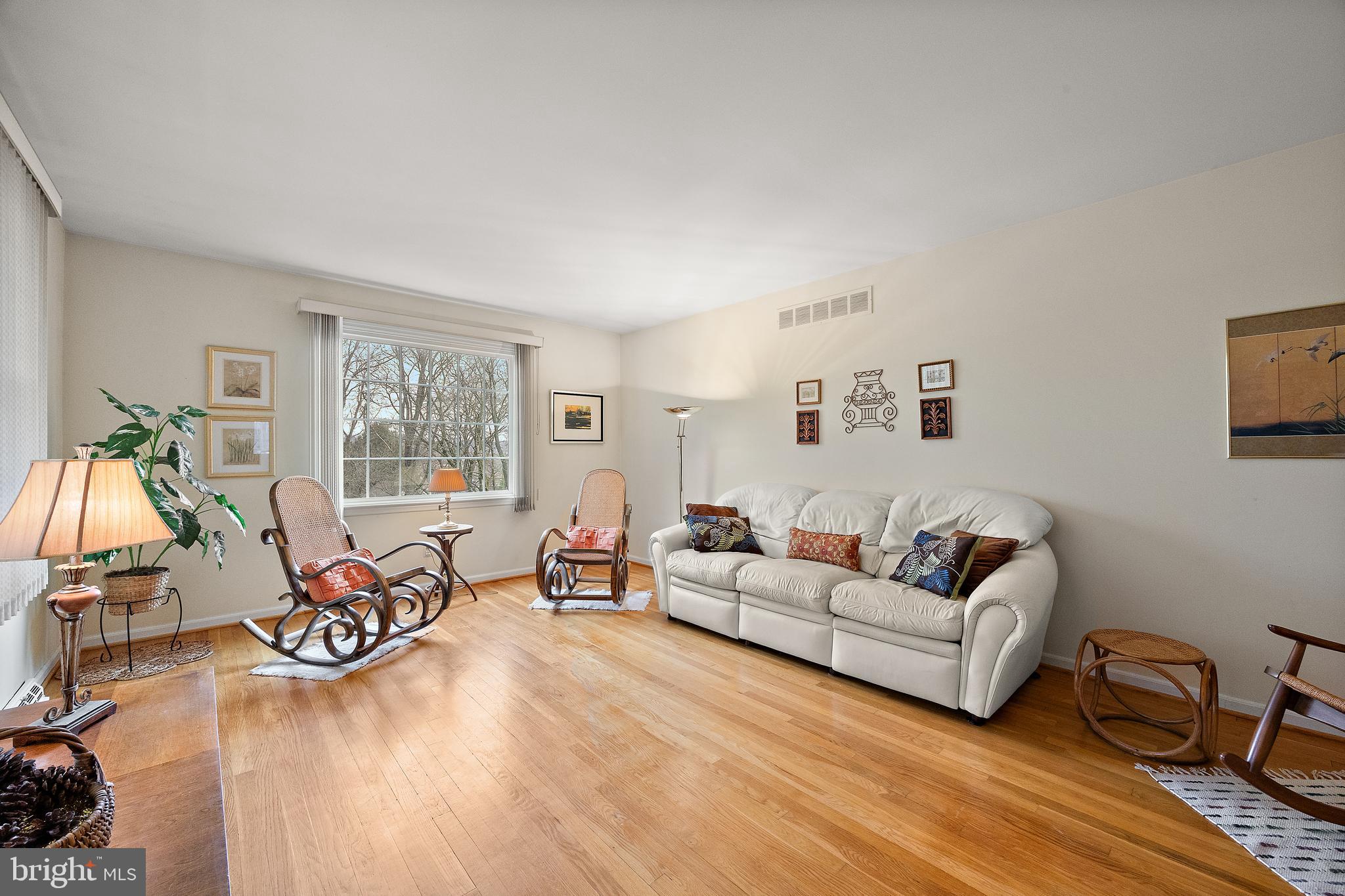 509 Holly Knoll Road Hockessin, DE 19707 - Photo 5 of 34 a living room with furniture