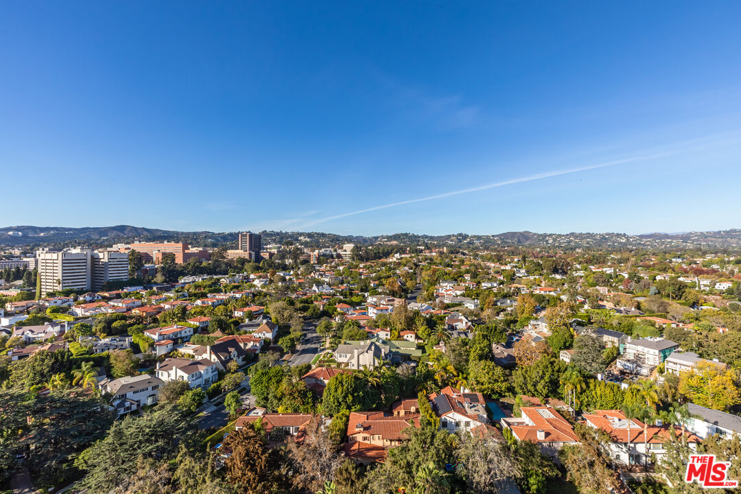 10727 Wilshire Boulevard, Unit 1702 Los Angeles, CA 90024 - Photo 19 of 43 a view of city and ocean