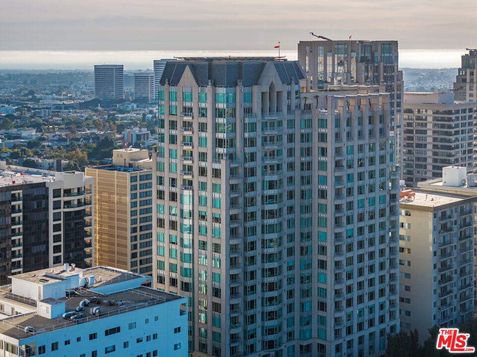 10727 Wilshire Boulevard, Unit 1702 Los Angeles, CA 90024 - Photo 3 of 43 a view of a city with tall buildings