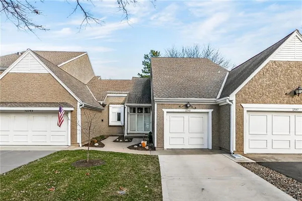 $344,900 | 12545 Broadmoor Street, Overland Park, KS 66209