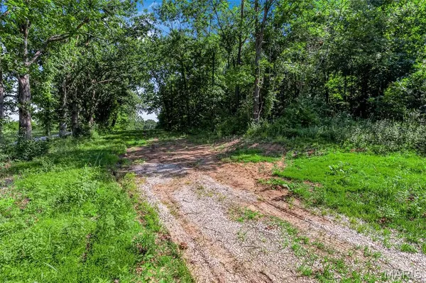 $850,000 | 671 Birkhead Road, Winfield, MO 63389