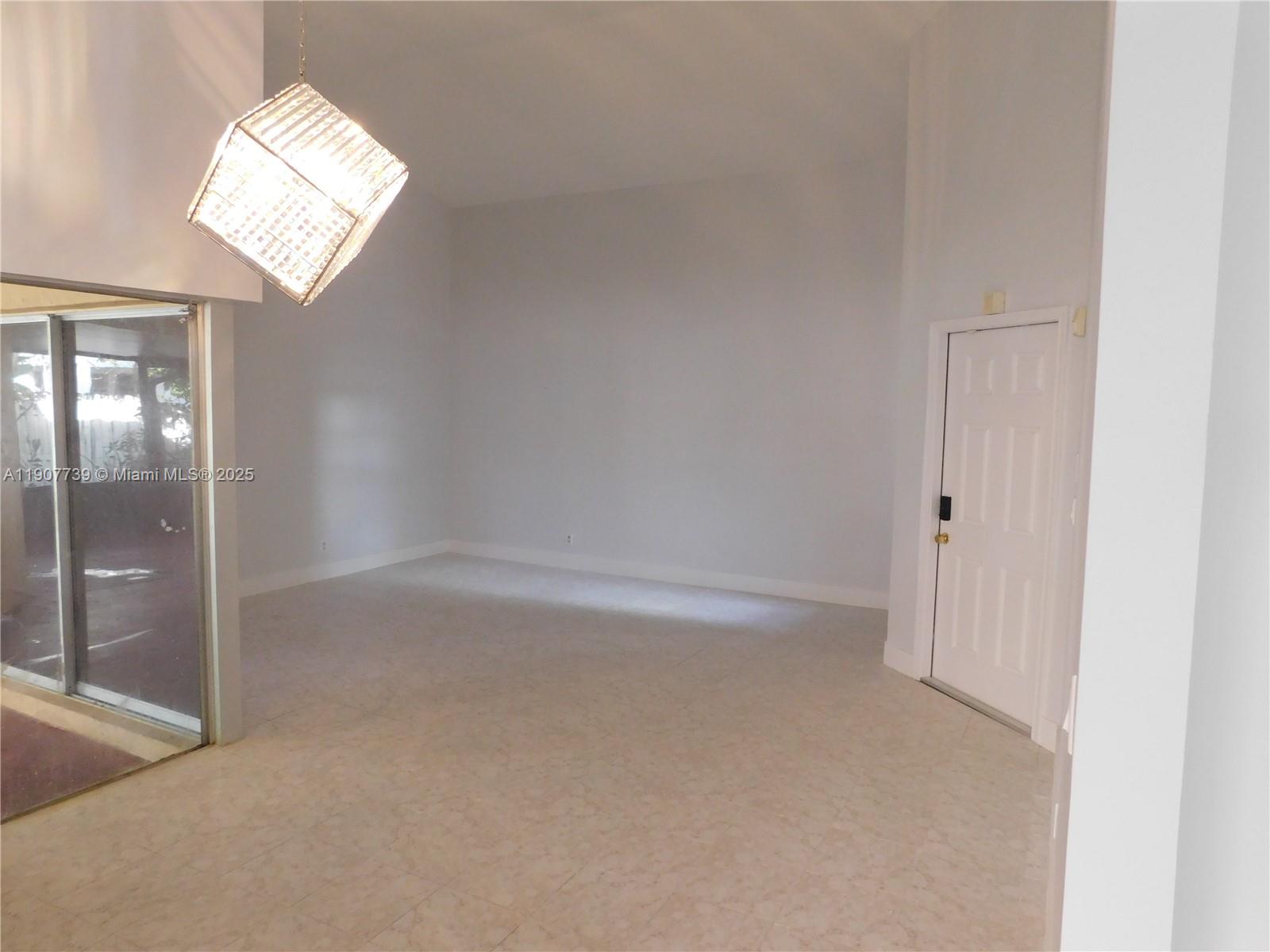 2851 River Run Circle West, Unit 2851 Miramar, FL 33025 - Photo 23 of 33 an empty room with windows and mirror