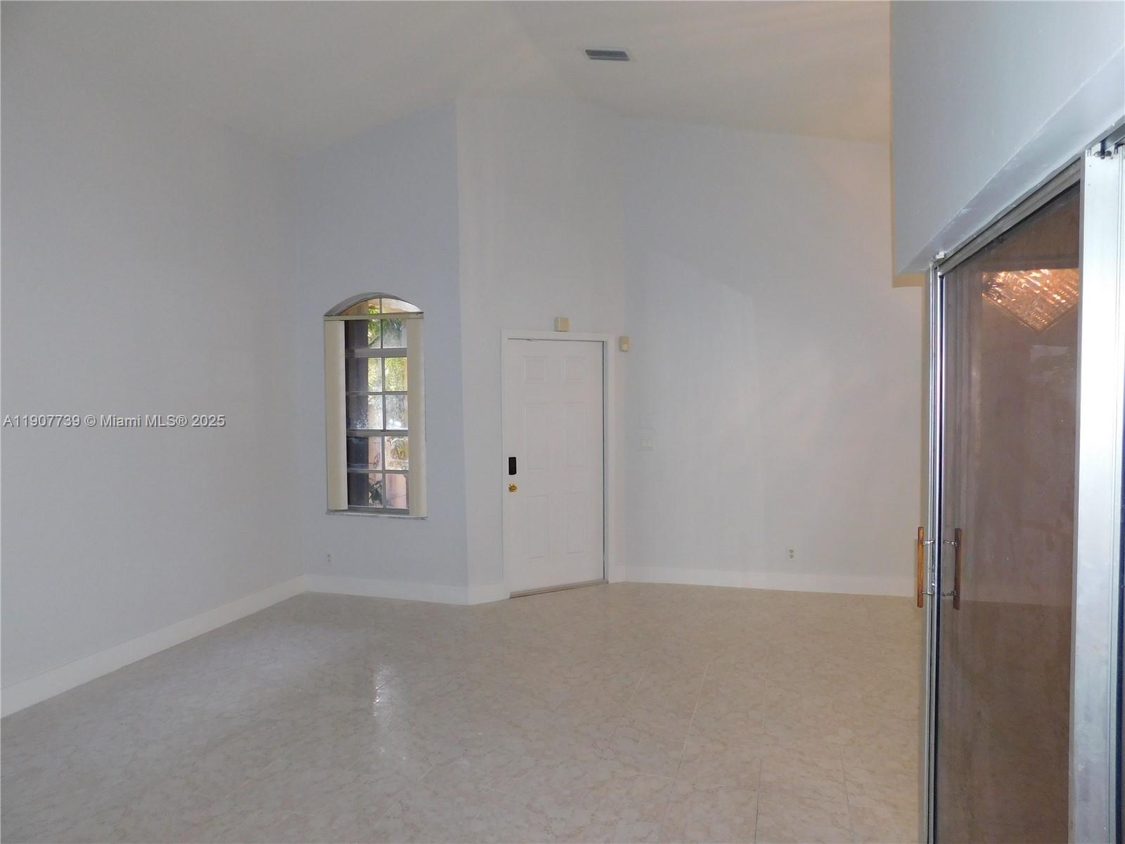 2851 River Run Circle West, Unit 2851 Miramar, FL 33025 - Photo 6 of 33 an empty room with windows