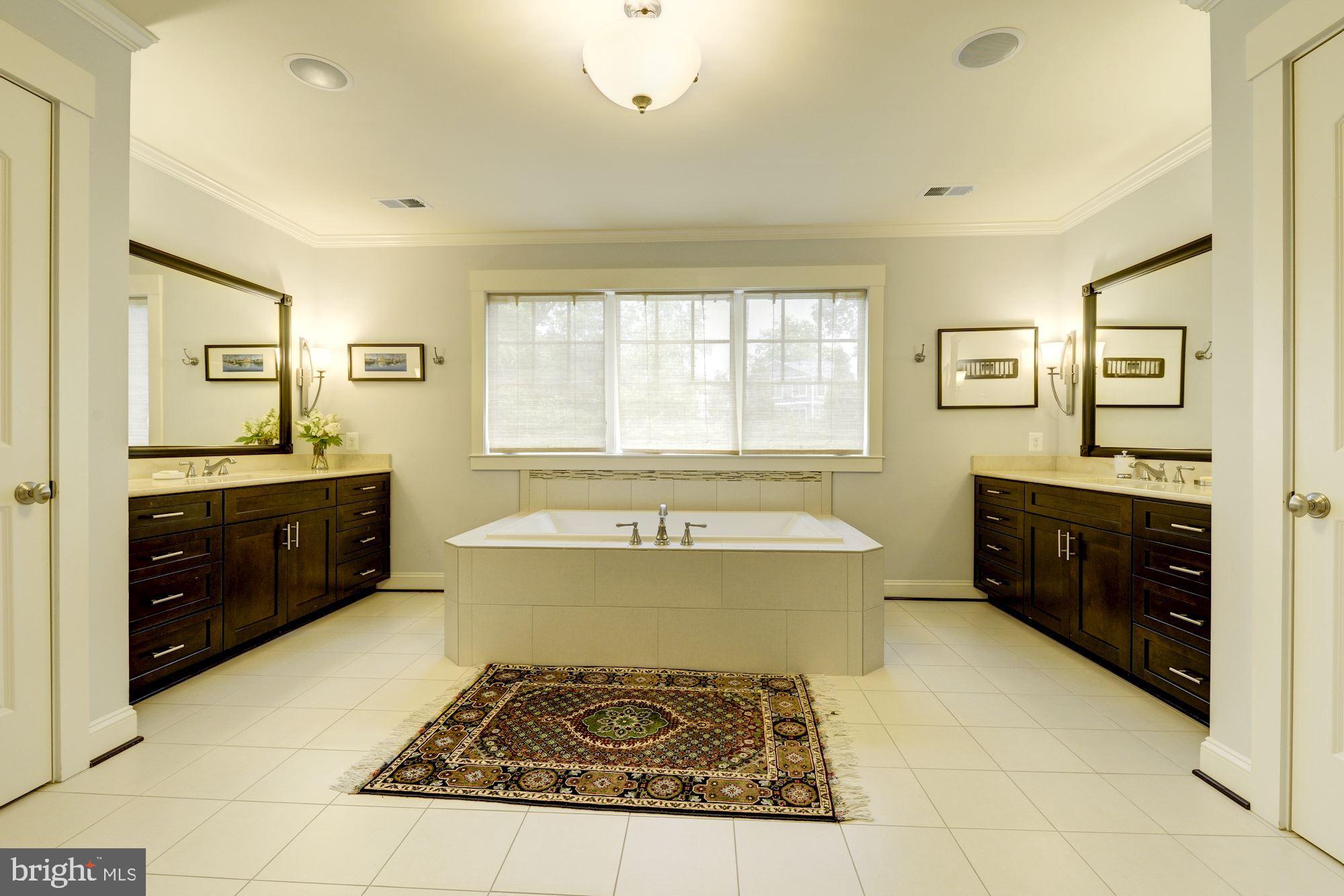 6609 Pyle Road Bethesda, MD 20817 - Photo 17 of 37 Upper Level - Master Bath