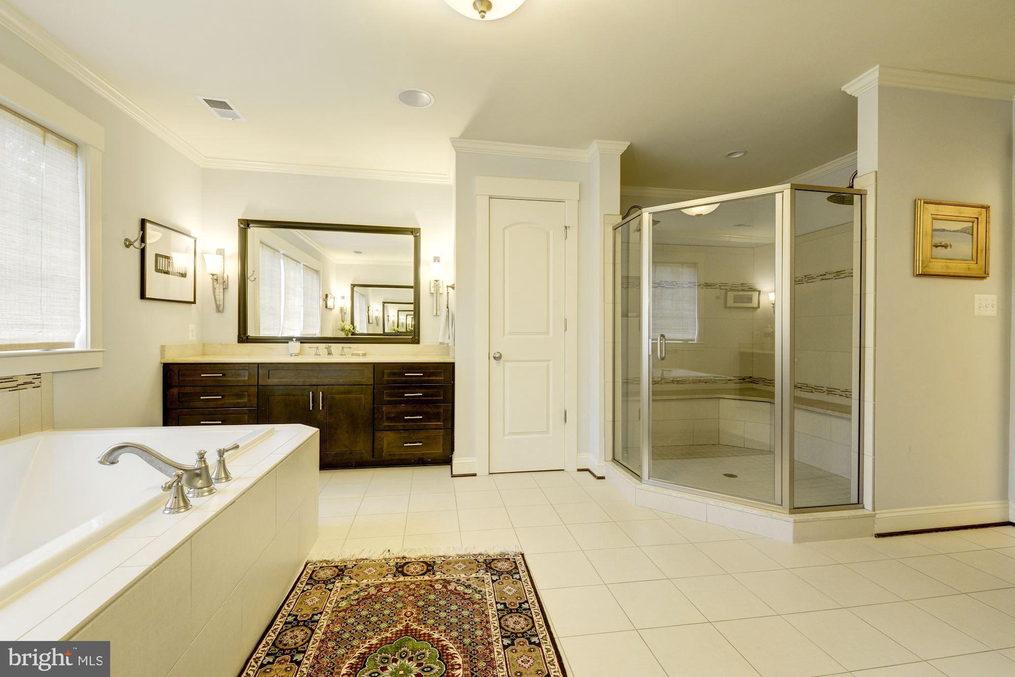 6609 Pyle Road Bethesda, MD 20817 - Photo 18 of 37 Upper Level - Master Bath
