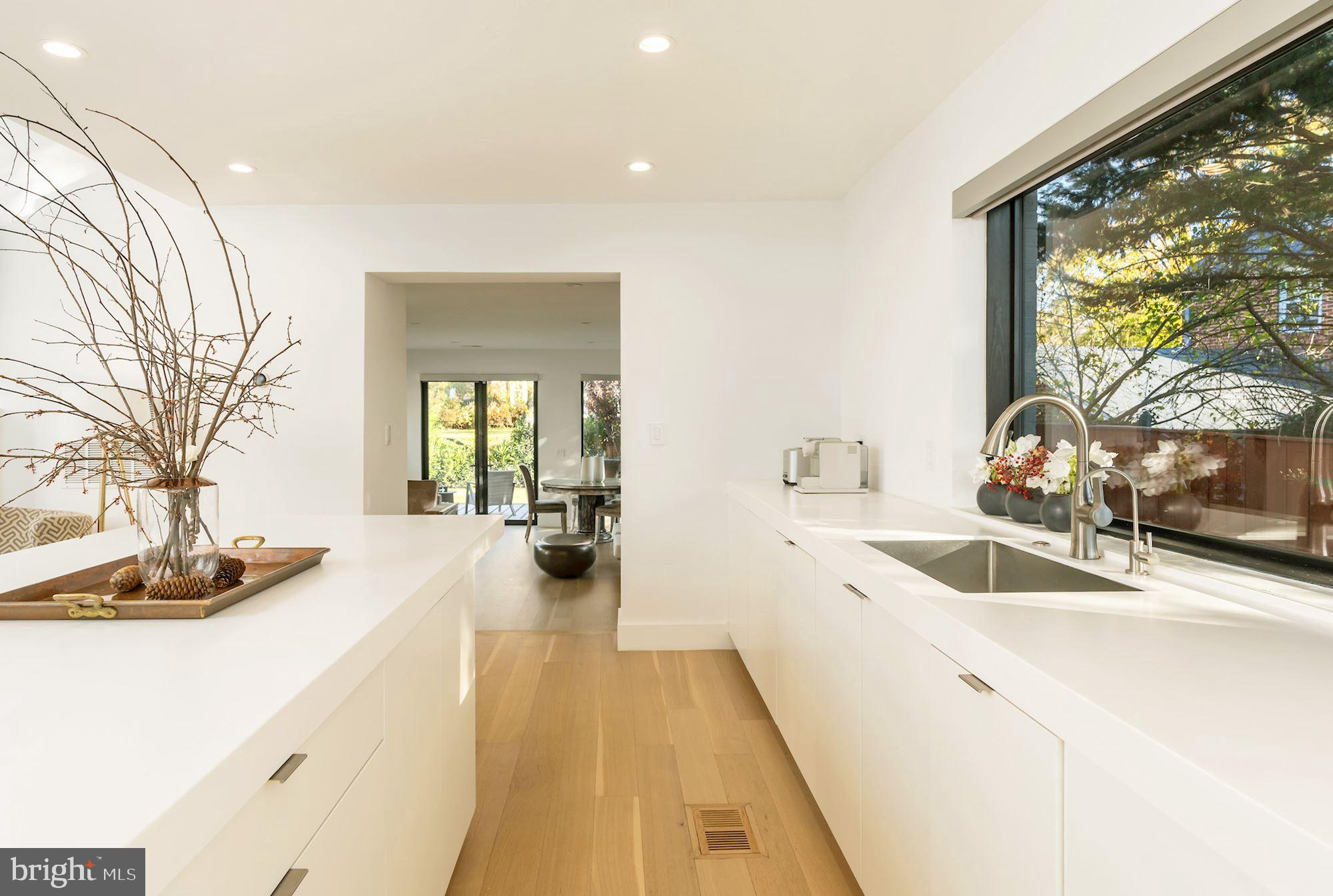 4319 Murdock Mill Road Northwest Washington, DC 20016 - Photo 15 of 49 Island