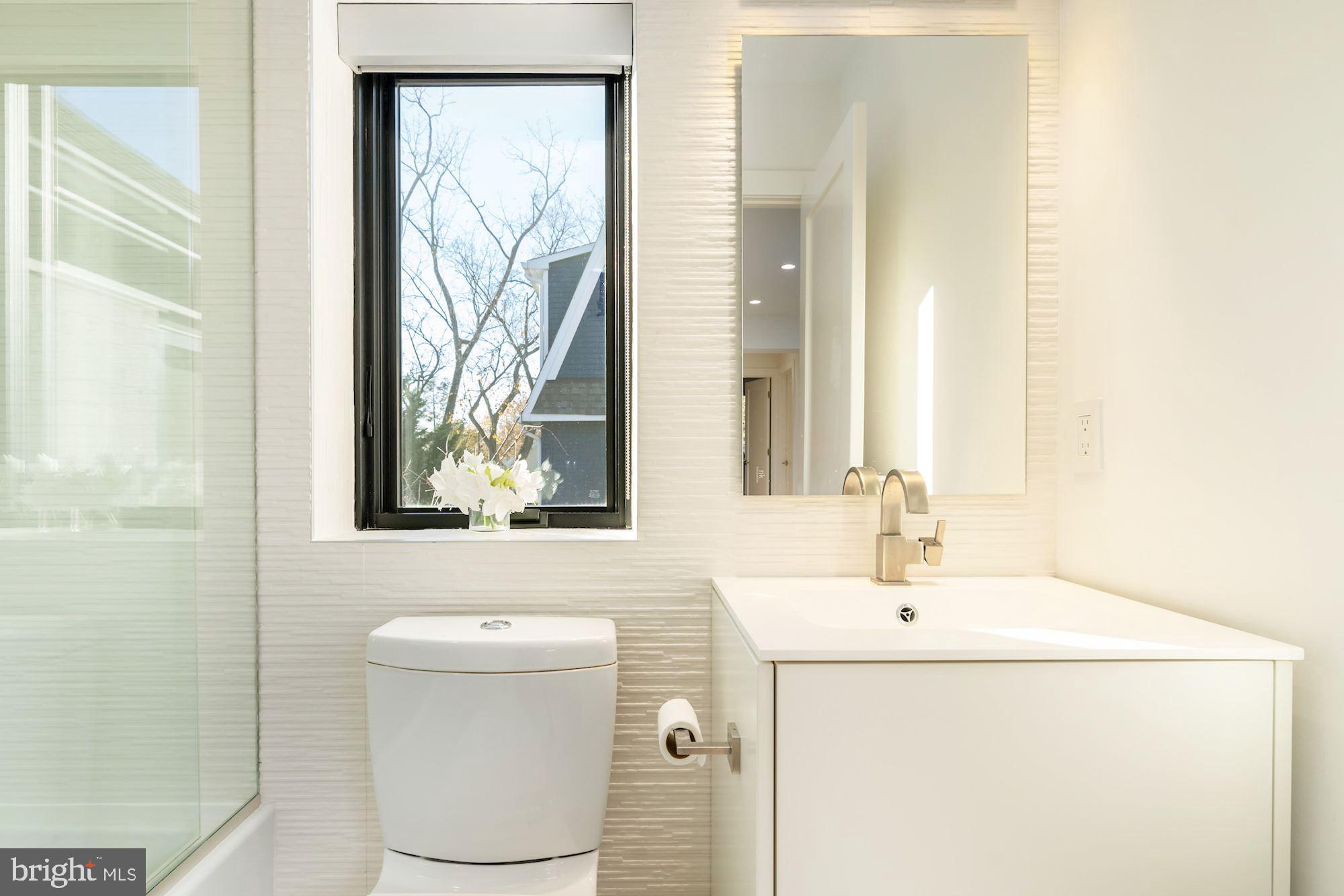 4319 Murdock Mill Road Northwest Washington, DC 20016 - Photo 29 of 49 Full Bathroom