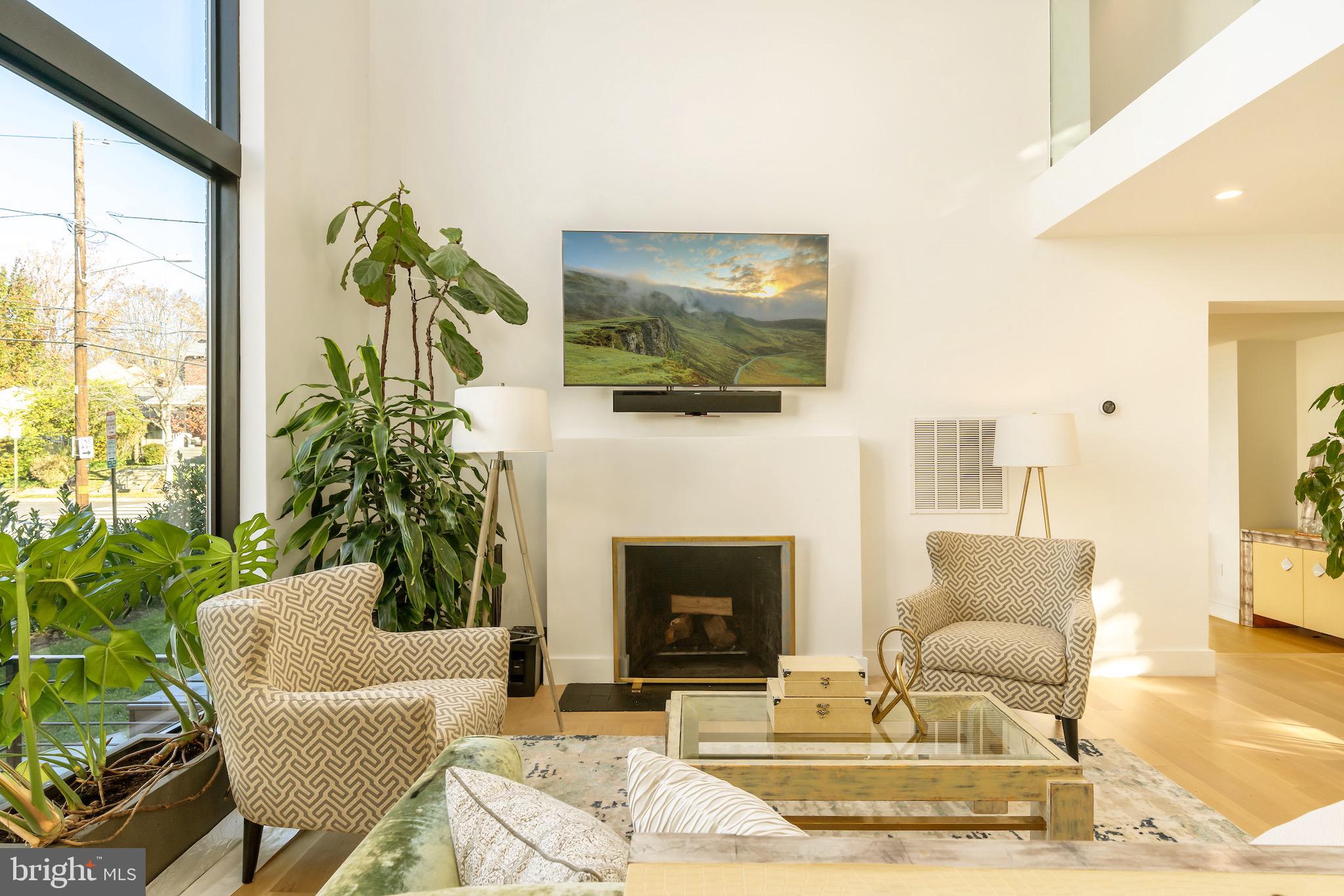 4319 Murdock Mill Road Northwest Washington, DC 20016 - Photo 9 of 49 Cosy Sitting Area near Kitchen