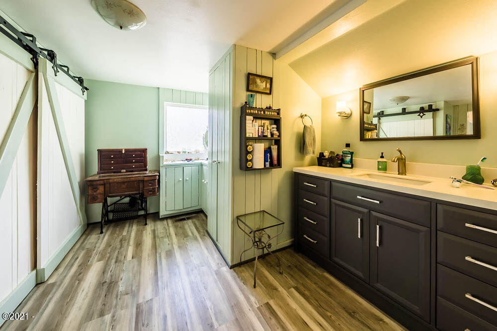 97 North Deer Valley Road Otis, OR 97368 - Photo 21 of 30 DSC01392-HDR