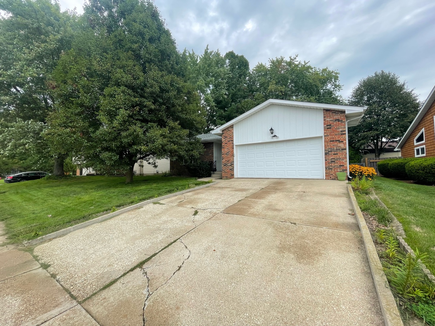 830 South Green Meadow Drive Decatur, IL 62521 - Photo 5 of 26 a front view of a house with a yard and garage