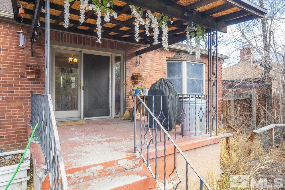 847 Washington Street Reno, NV 89503 - Photo 28 of 29 a view of a house with wooden floor and wooden fence