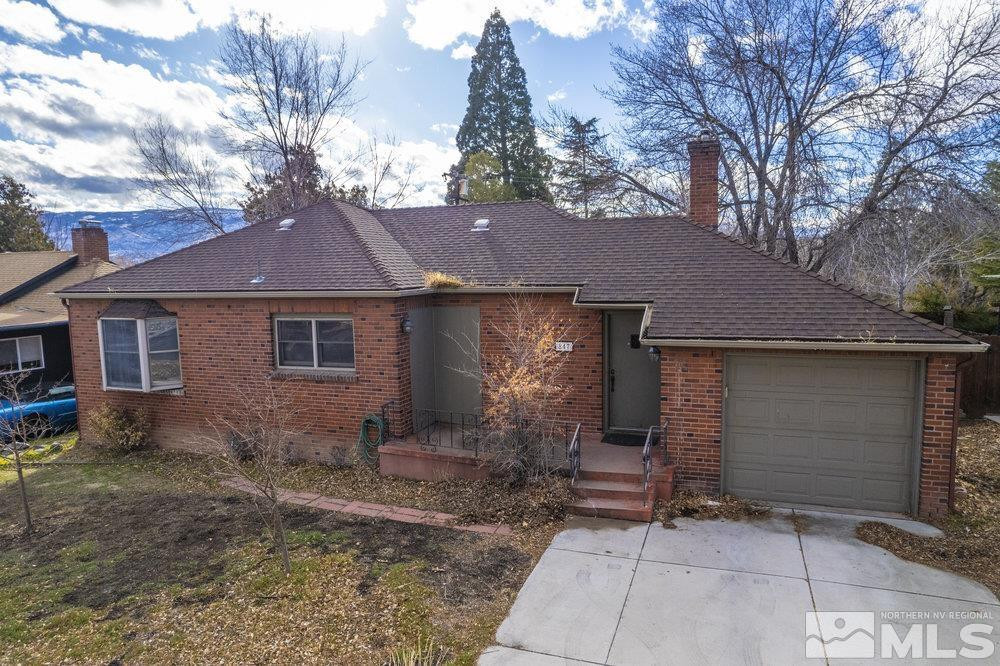 847 Washington Street Reno, NV 89503 - Photo 29 of 29 a front view of a house with garden