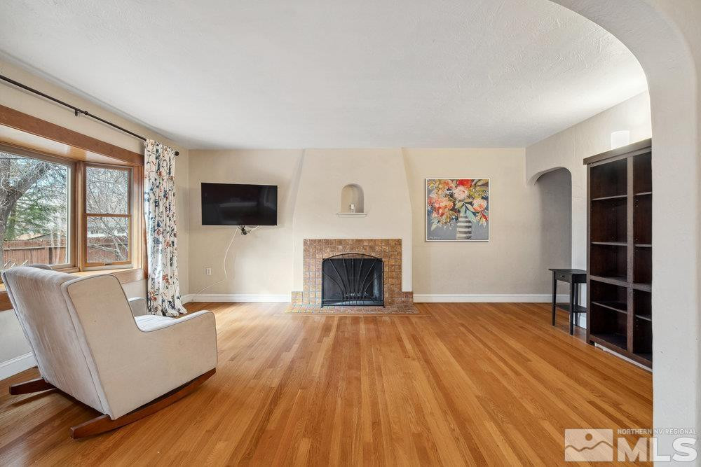 847 Washington Street Reno, NV 89503 - Photo 6 of 29 a living room with furniture and a fireplace