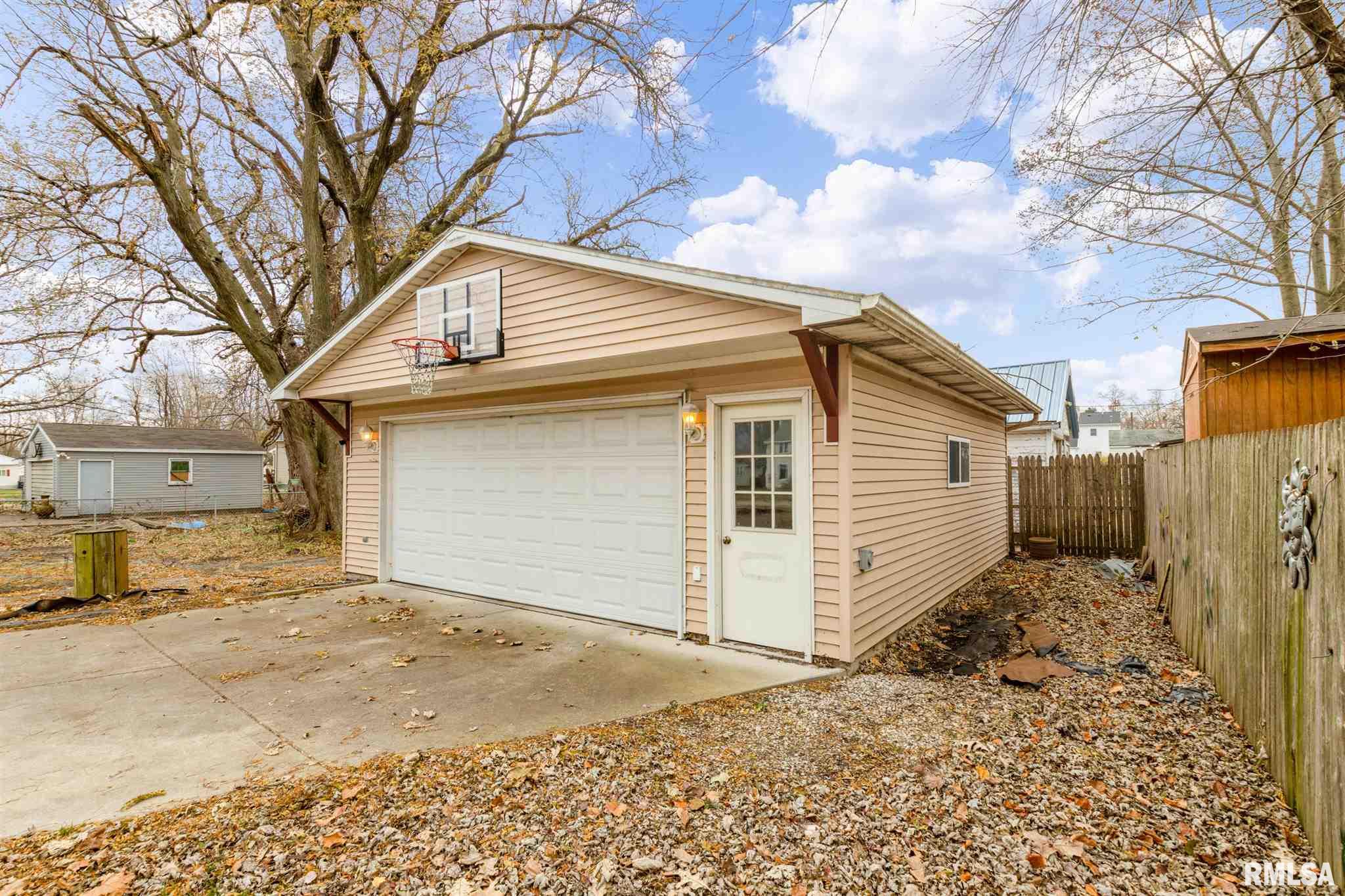720 East Chestnut Street Canton, IL 61520 - Photo 6 of 36 Gallery Image 6