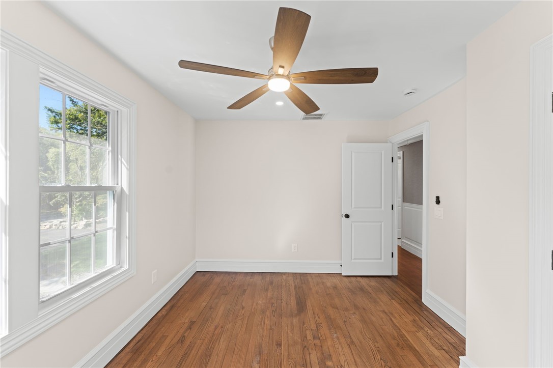 4 Shore Road Westerly, RI 02891 - Photo 28 of 46 Bedroom 2