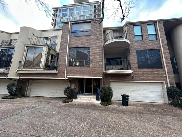 $622,000 | 5636 San Felipe Street, Unit M, Houston, TX 77056
