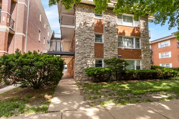$259,900 | 4229 North Keystone Avenue, Unit 1F, Chicago, IL 60641