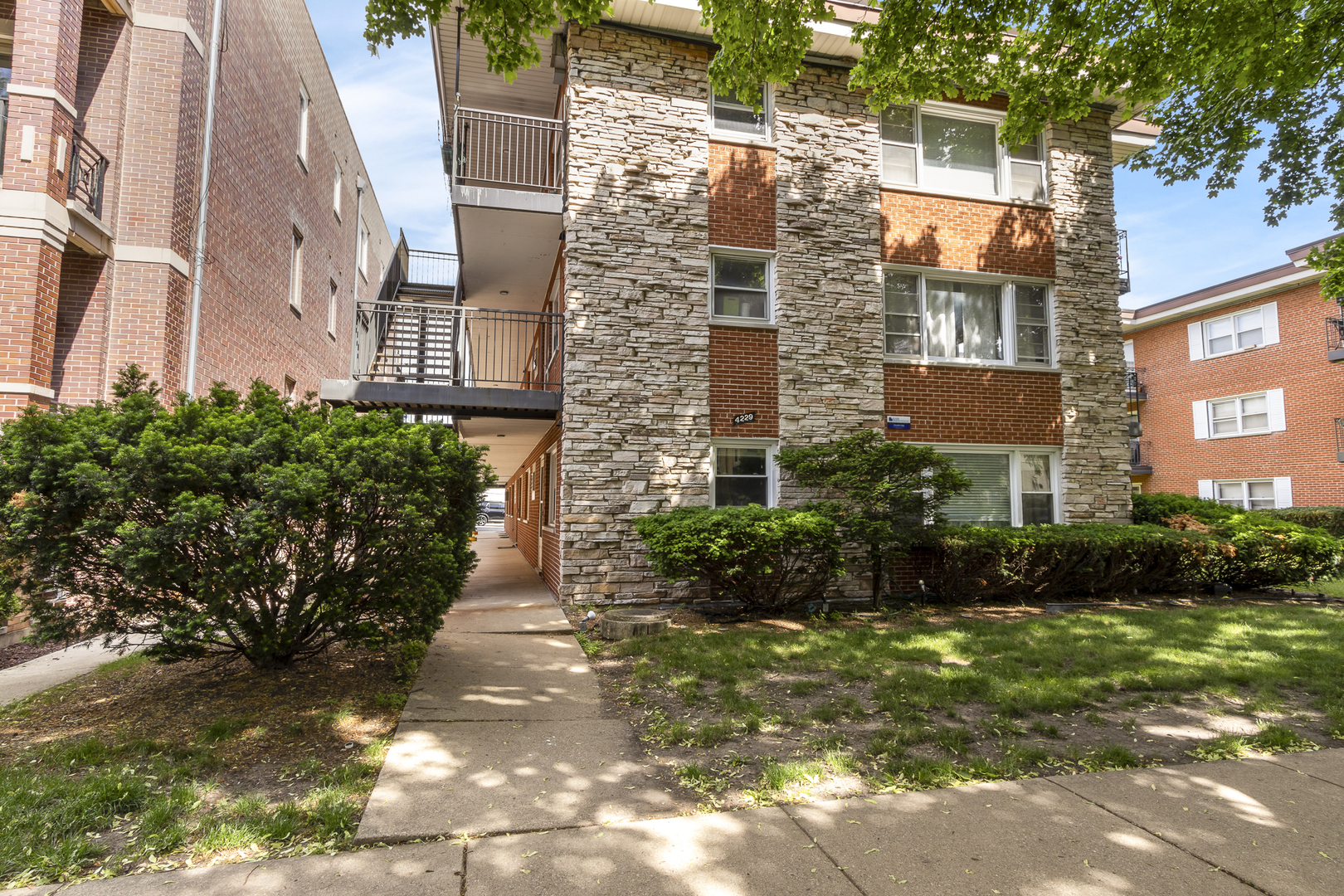 4229 North Keystone Avenue, Unit 1F Chicago, IL 60641 - Photo 1 of 21
