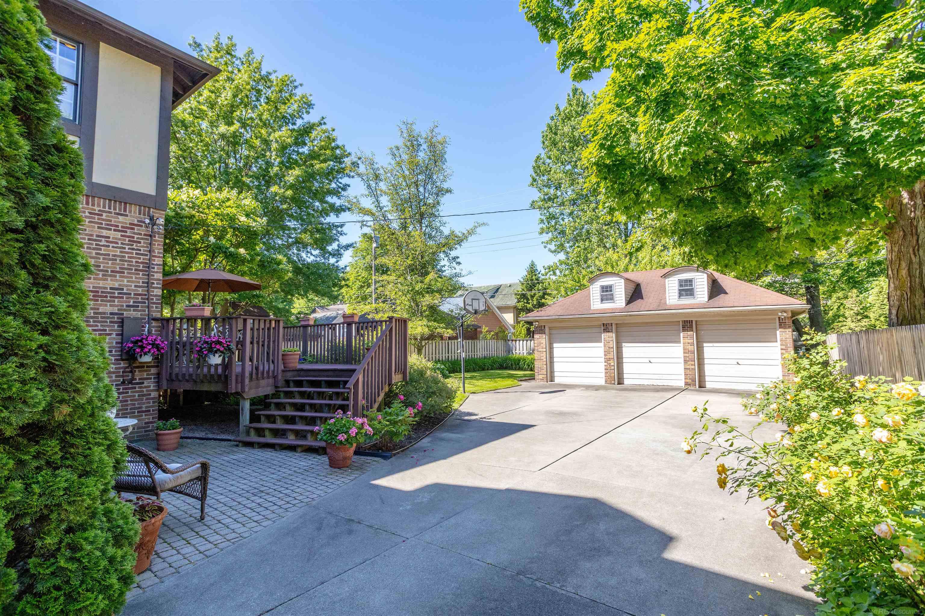 1427 Yorkshire Road Grosse Pointe, MI 48230 - Photo 48 of 68 50144126-f1005e26-8d86-4d15-8737-1dddf007de7e.JPG