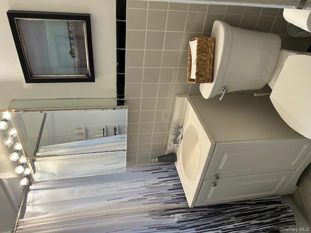 450 Pelham Road, Unit 1B New Rochelle, NY 10805 - Photo 7 of 10 a bathroom with a toilet sink and mirror