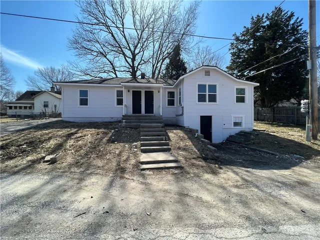 $215,000 | 11117 East 15th Street South, Independence, MO 64052