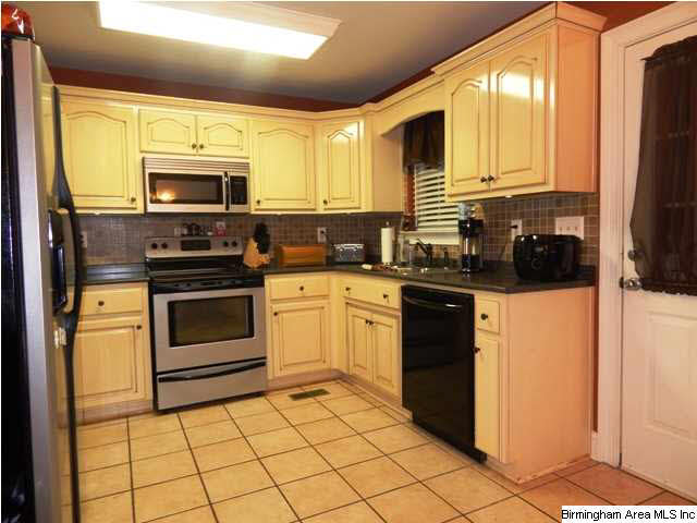 393 Indian Hills Road Hayden, AL 35079 - Photo 4 of 19