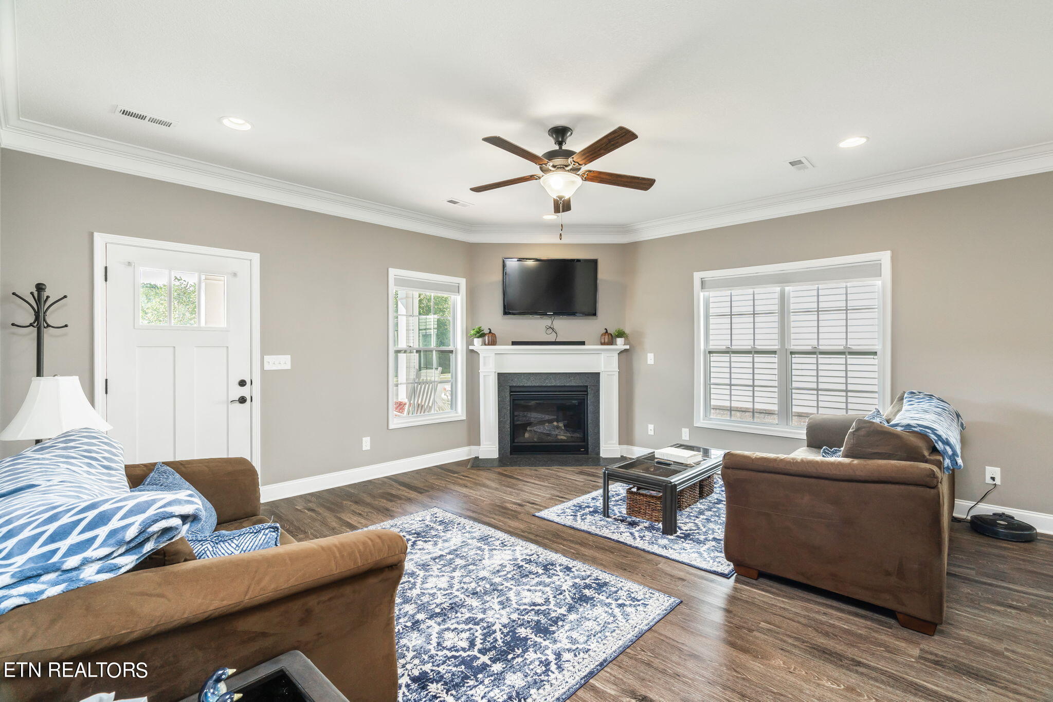 109 West Rarity Ridge Parkway Oak Ridge, TN 37830 - Photo 9 of 57 Living Room