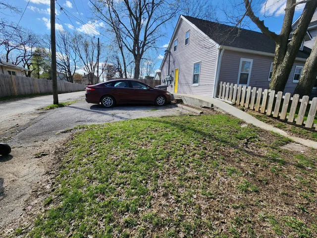 $1,075 | 2531 Unit C E 10th Street, Indianapolis, IN 46201