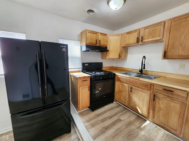 $1,075 | 2531 Unit C E 10th Street, Indianapolis, IN 46201