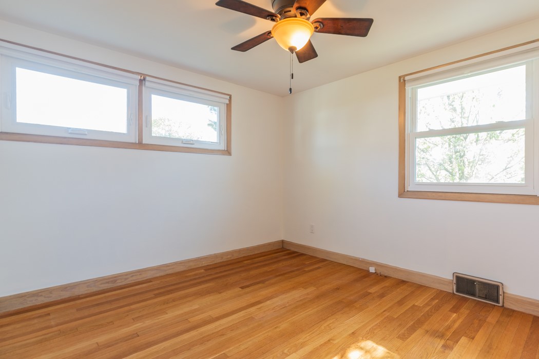 46 Cliffside Drive Cranston, RI 02920 - Photo 11 of 21