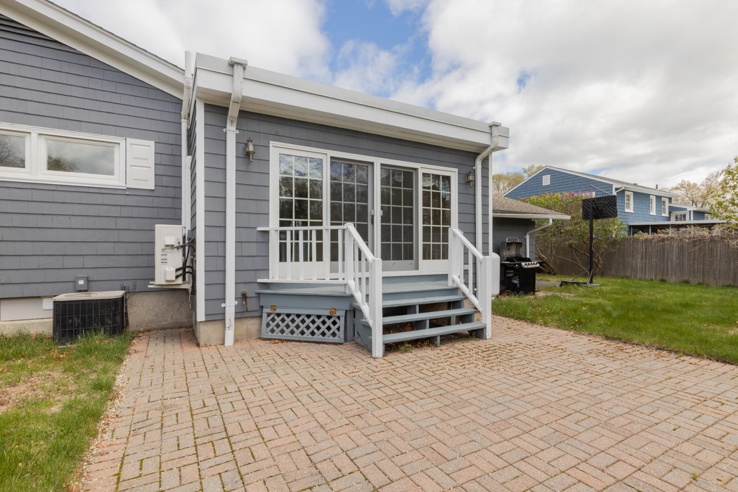 46 Cliffside Drive Cranston, RI 02920 - Photo 20 of 21