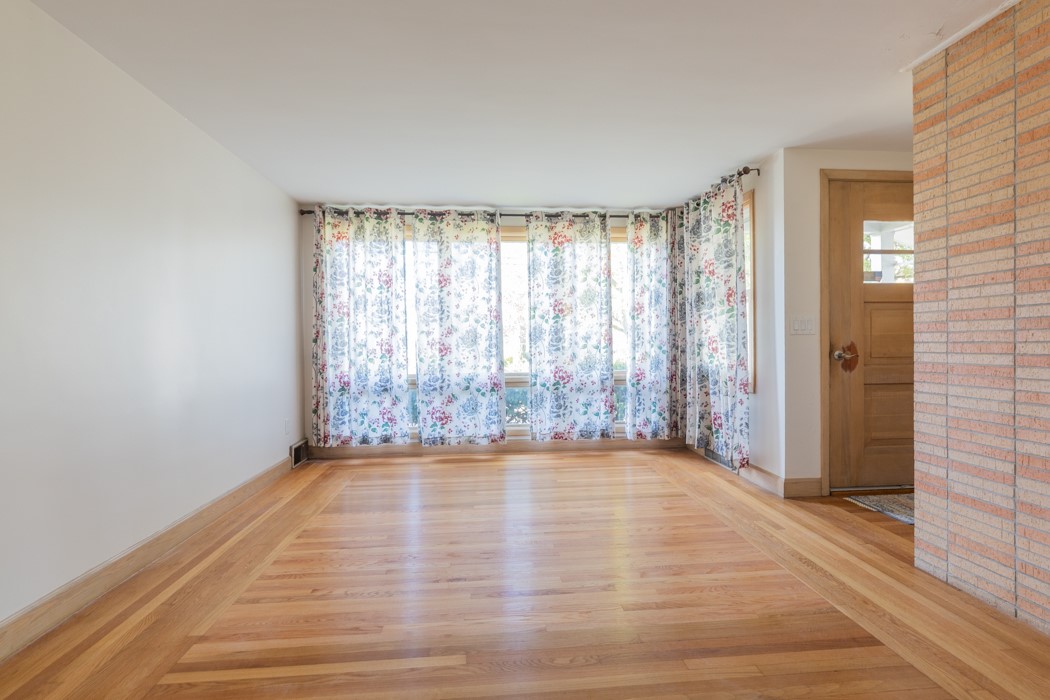 46 Cliffside Drive Cranston, RI 02920 - Photo 3 of 21