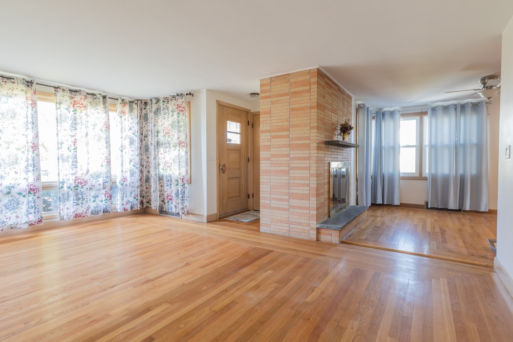 46 Cliffside Drive Cranston, RI 02920 - Photo 4 of 21