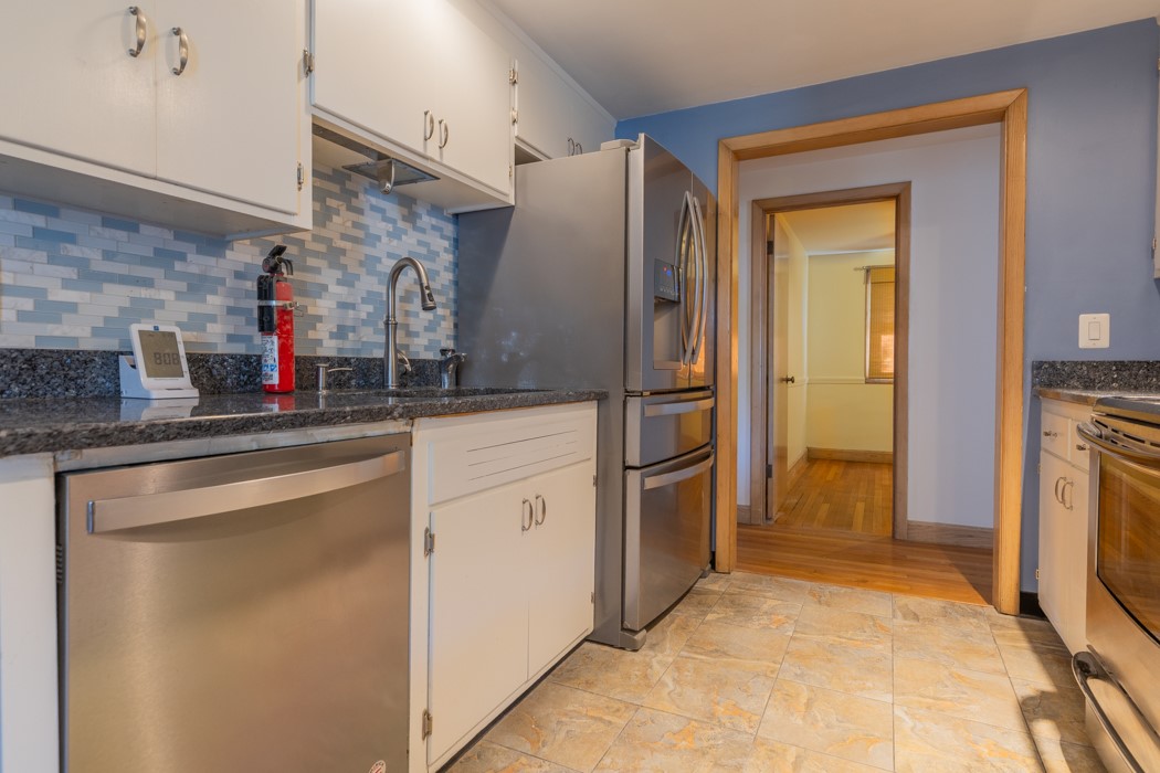 46 Cliffside Drive Cranston, RI 02920 - Photo 7 of 21