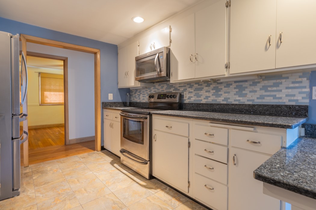 46 Cliffside Drive Cranston, RI 02920 - Photo 8 of 21