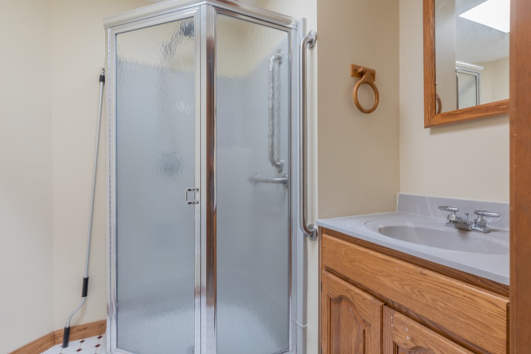 46 Cliffside Drive Cranston, RI 02920 - Photo 9 of 21