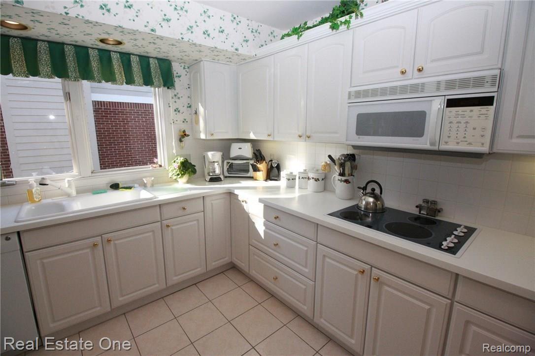 PREMIUM APPLIANCES IN KITCHEN