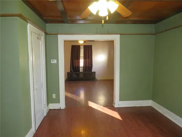 a view of empty room with window